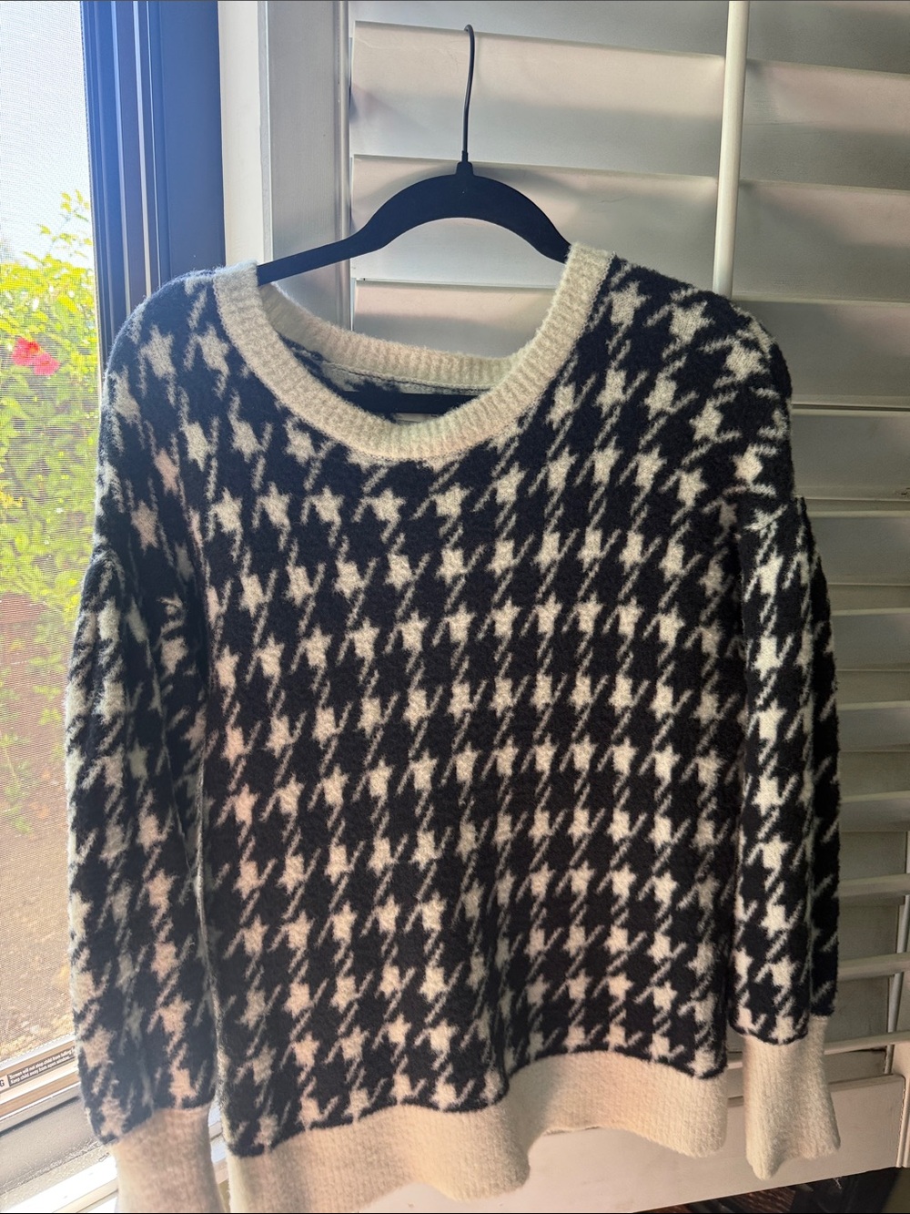 Loft Black & White Houndstooth Women's Sweater - Cozy Crewneck